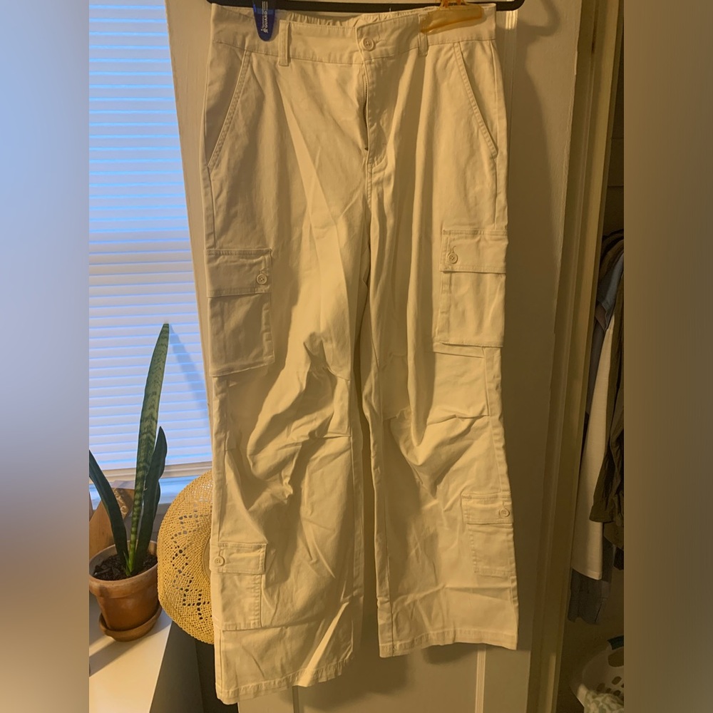 High Rise Cargo Pants - Picture 3 of 4